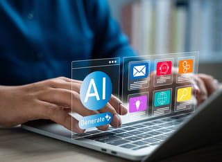 Persona novata en el mundo cripto que estudia las bases de la negociación automática mediante inteligencia artificial
